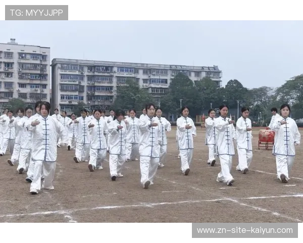 梅岭中学“引体向上”趣味争霸赛点燃校园,初一女生挑战自我获拼搏精神奖 梅岭中学“引体向上”趣味争霸赛点燃校园,初一女生挑战自我获拼搏精神奖